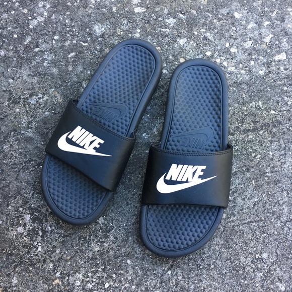 nike slides 7y